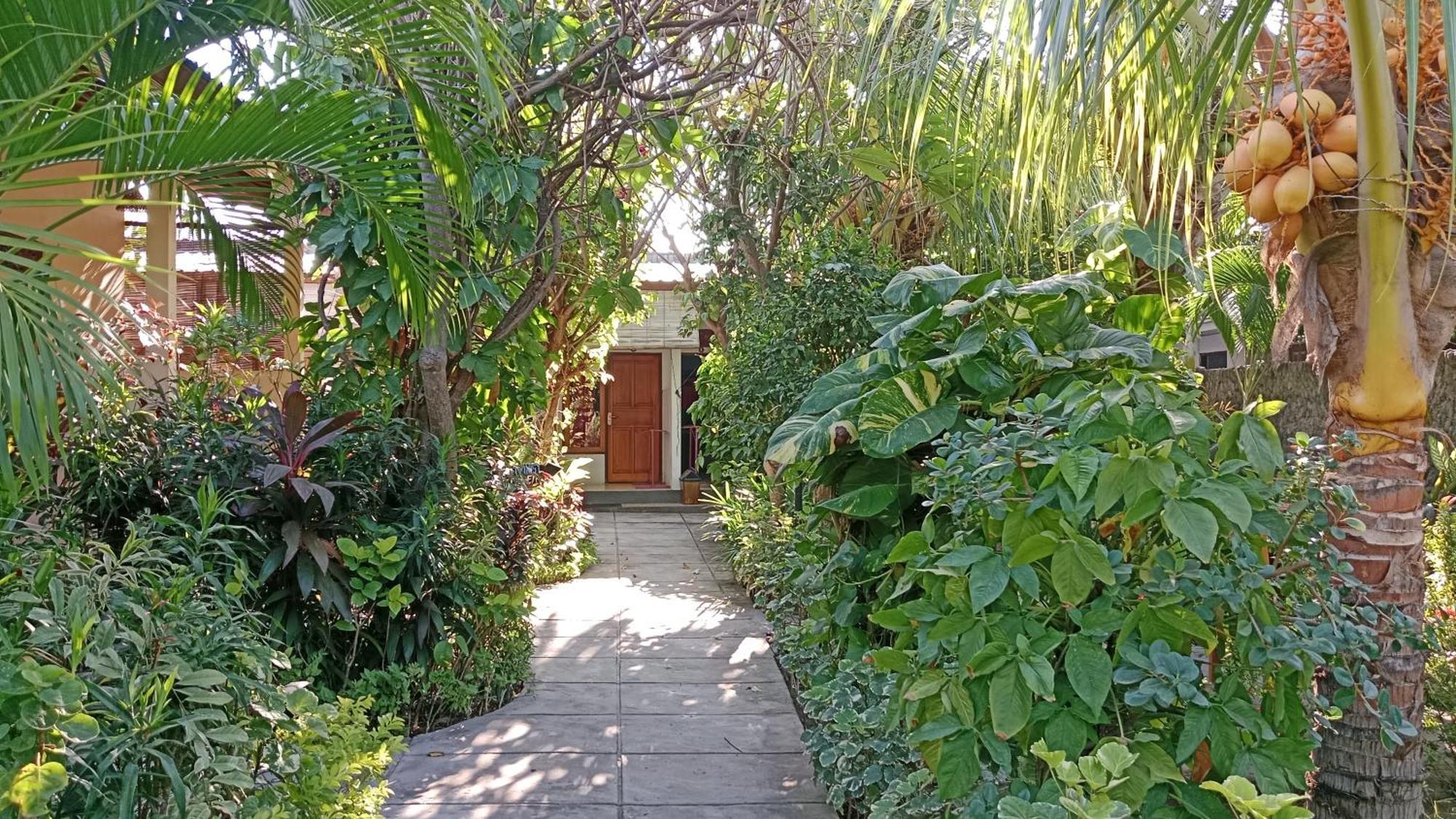 Van Santri Homestay Pemuteran Exterior foto